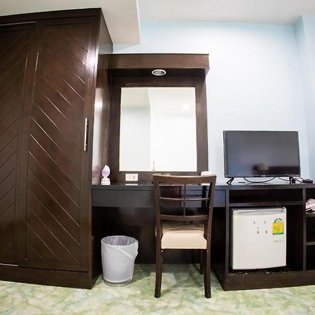 Hotel Riviera Patong Extérieur photo