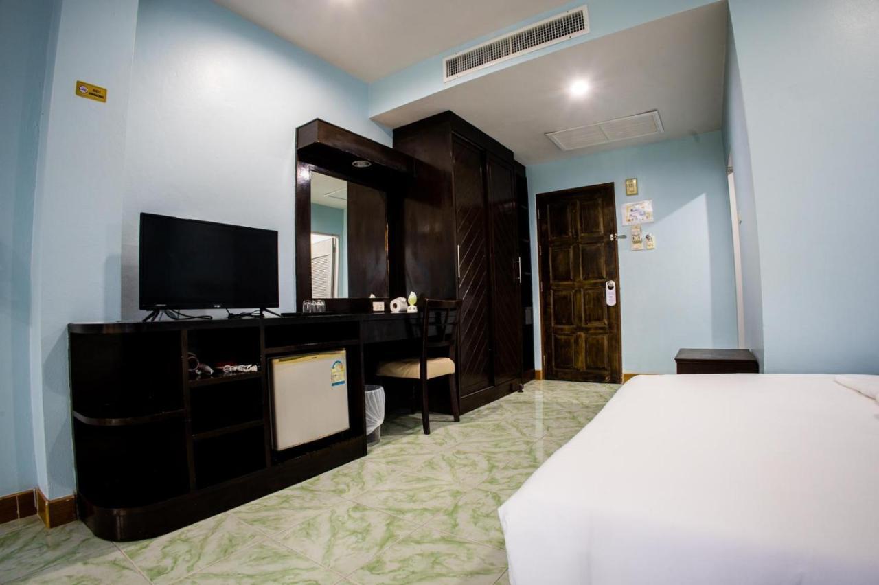Hotel Riviera Patong Extérieur photo