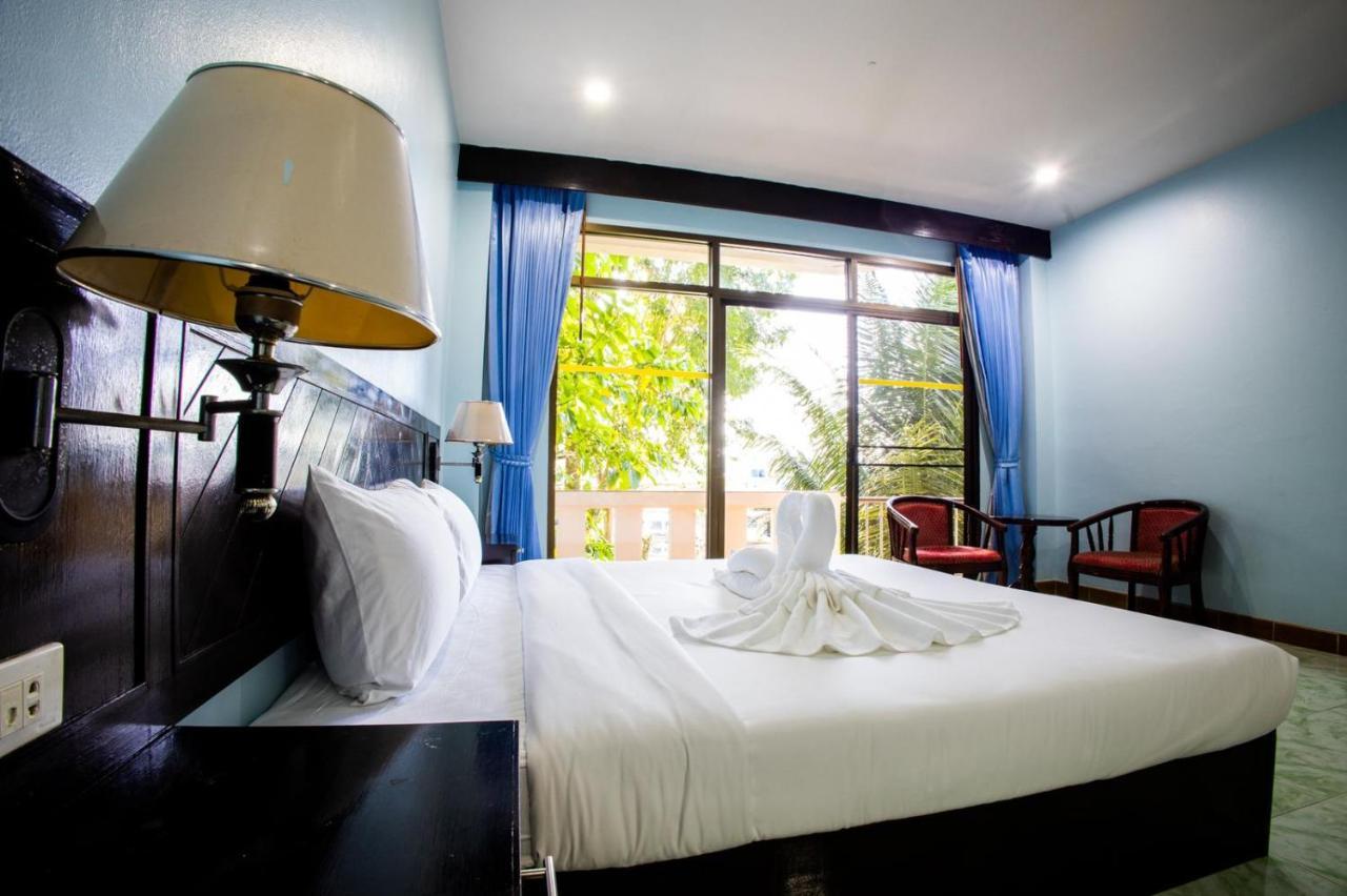 Hotel Riviera Patong Extérieur photo
