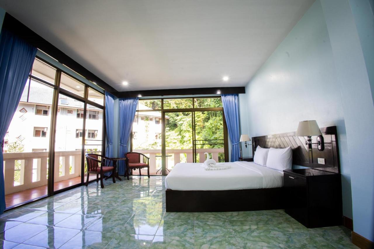 Hotel Riviera Patong Extérieur photo